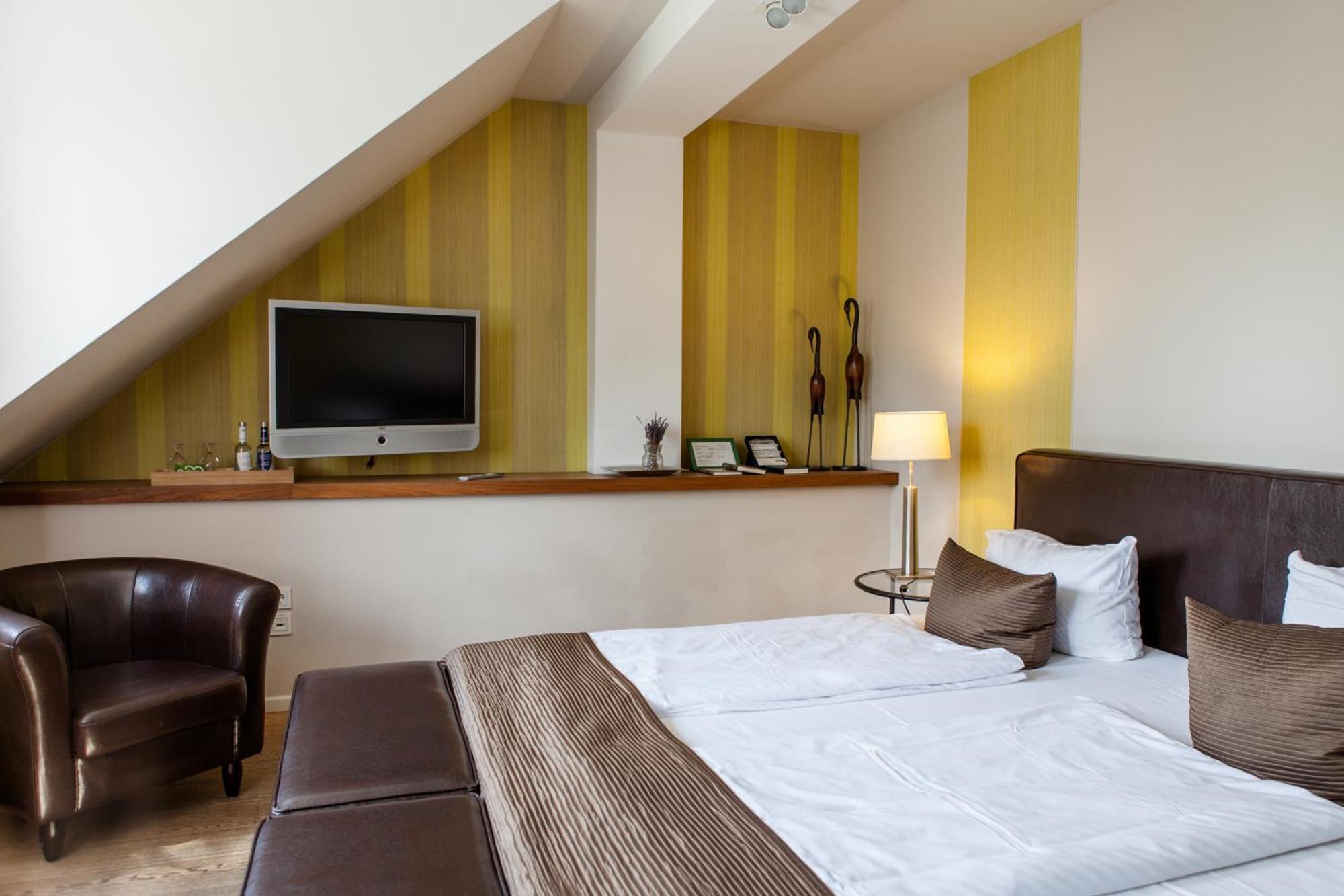 Hotel Zur Linde Dein Self Check In Michendorf Esterno foto