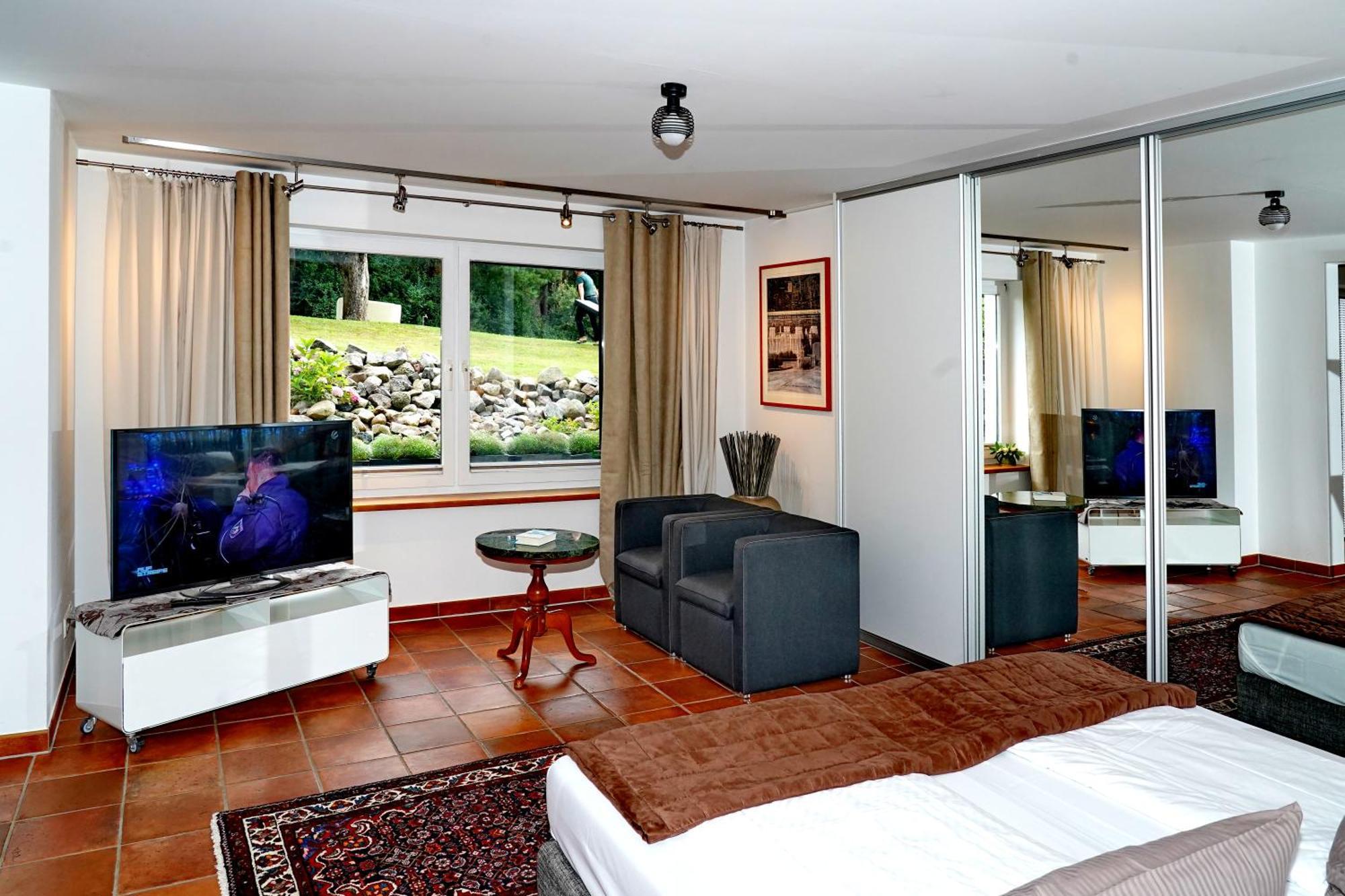 Hotel Zur Linde Dein Self Check In Michendorf Esterno foto